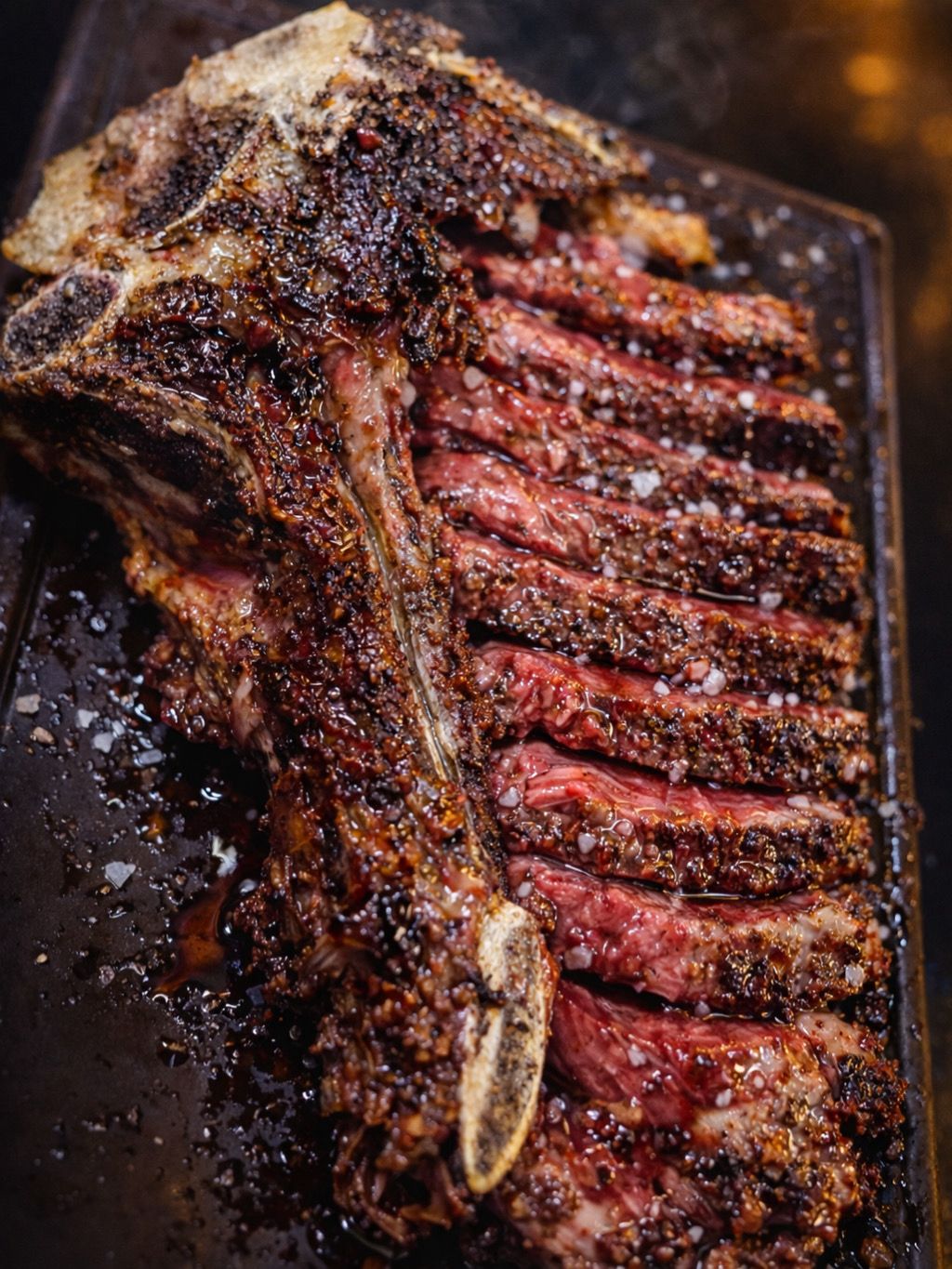 Chuletón a la parrilla con sal en escamas